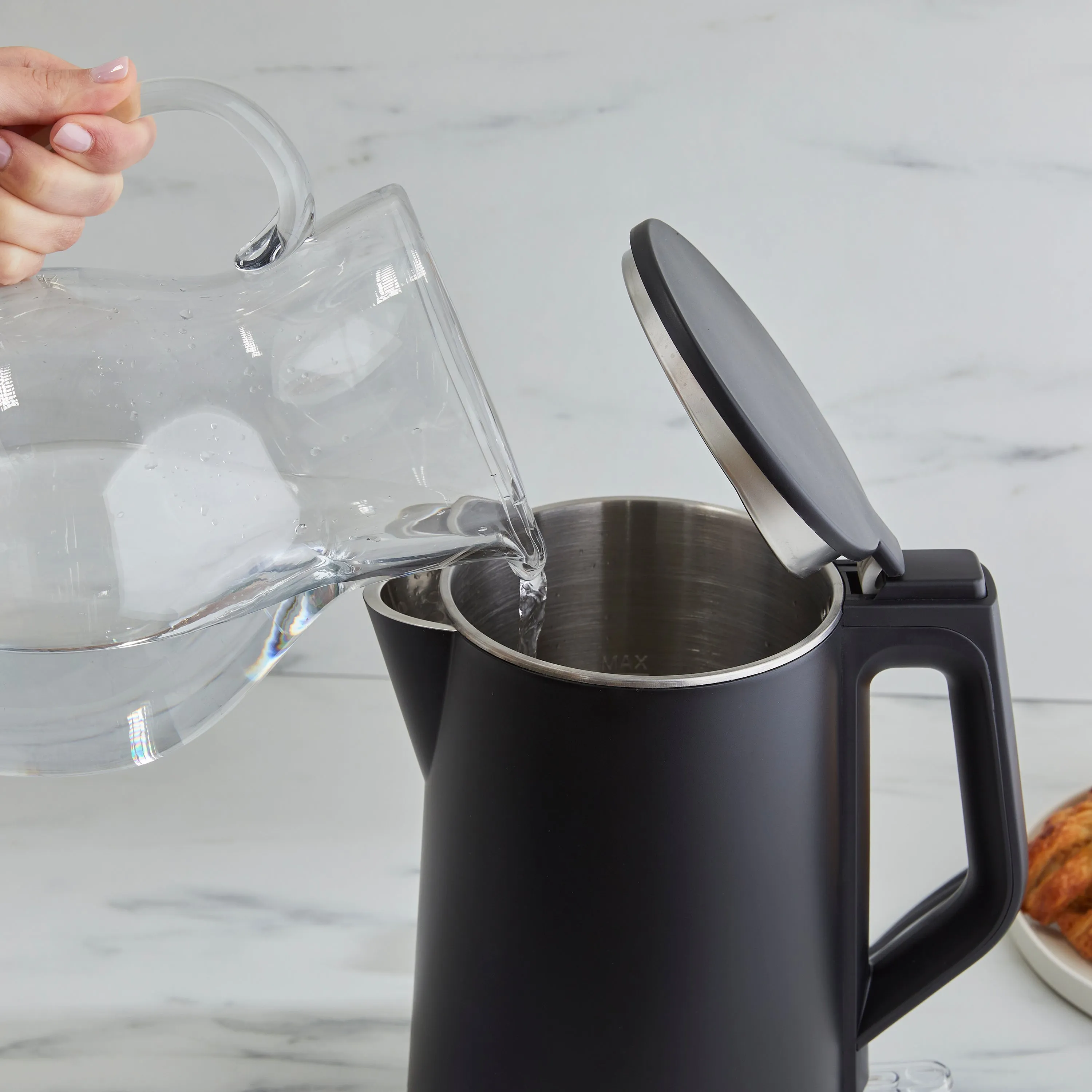 West Bend 1.5 Liter Electric Kettle